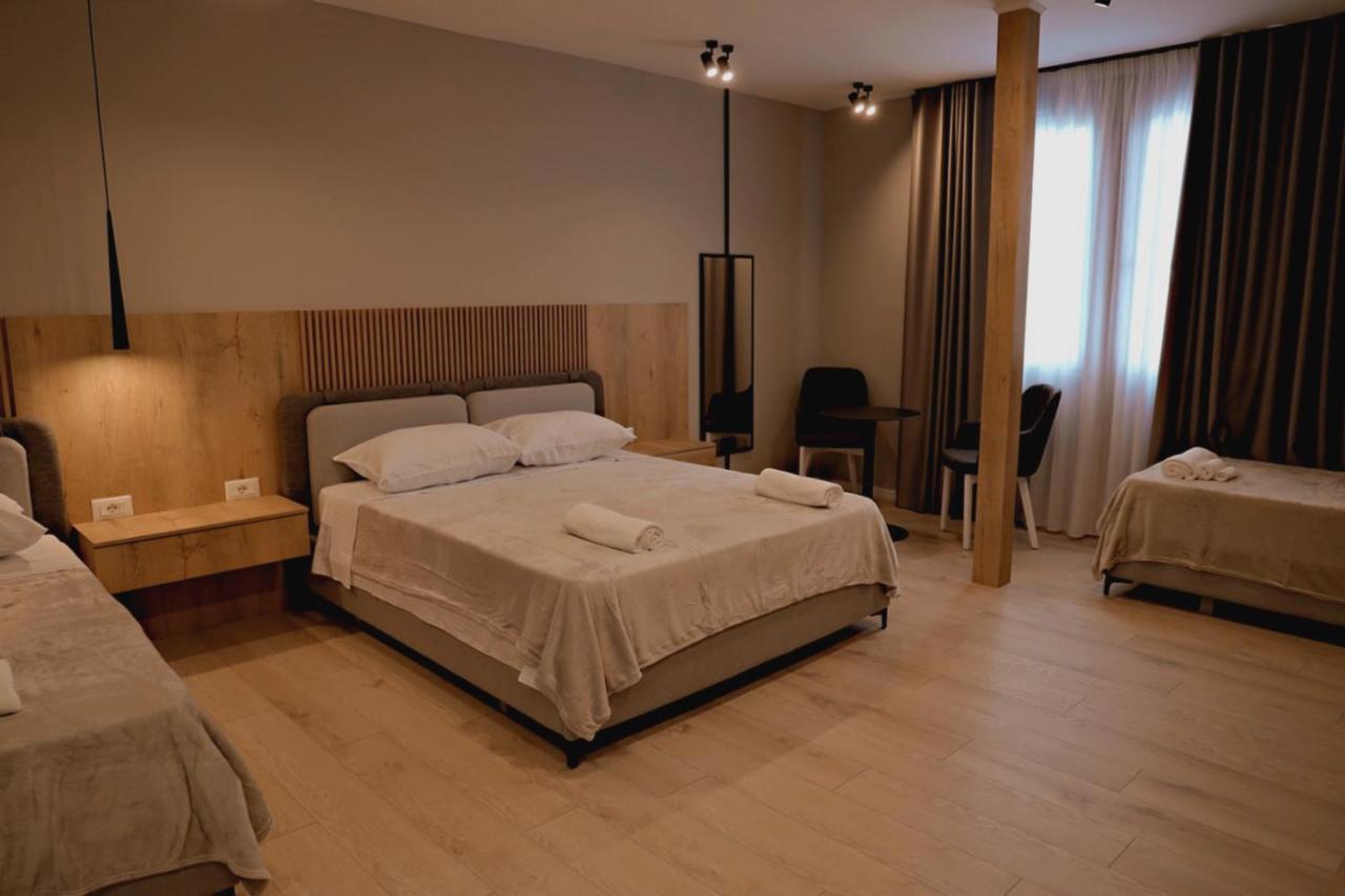 Sol Hotel Shkodër エクステリア 写真