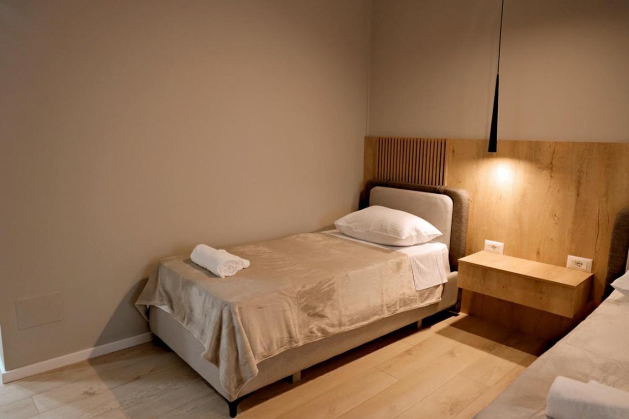Sol Hotel Shkodër エクステリア 写真