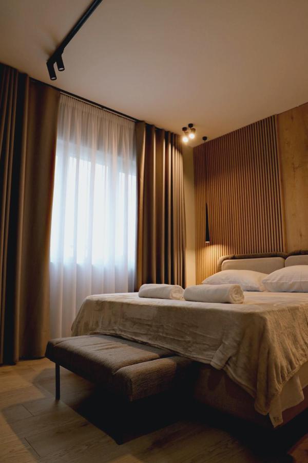 Sol Hotel Shkodër エクステリア 写真