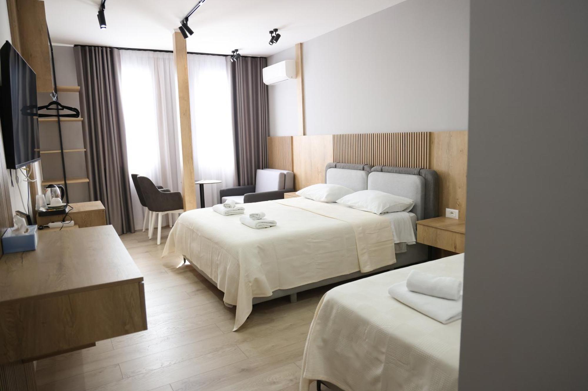 Sol Hotel Shkodër エクステリア 写真