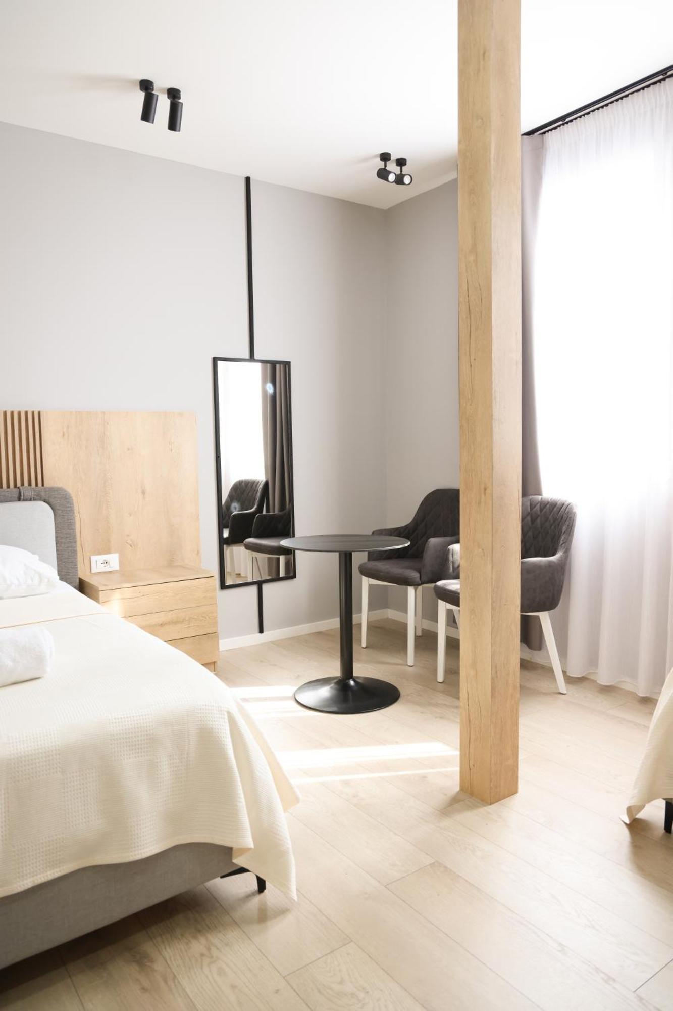 Sol Hotel Shkodër エクステリア 写真