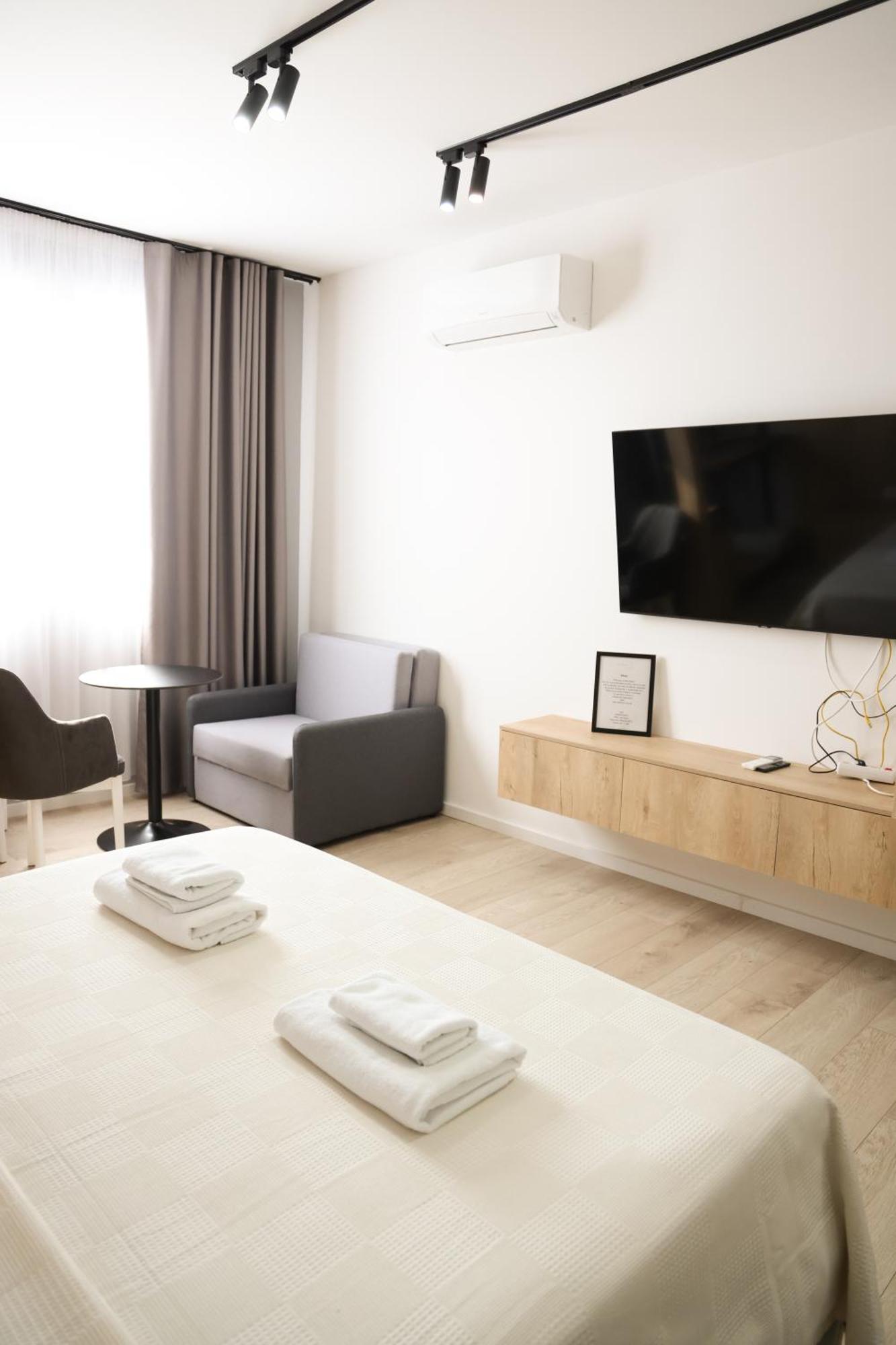 Sol Hotel Shkodër エクステリア 写真