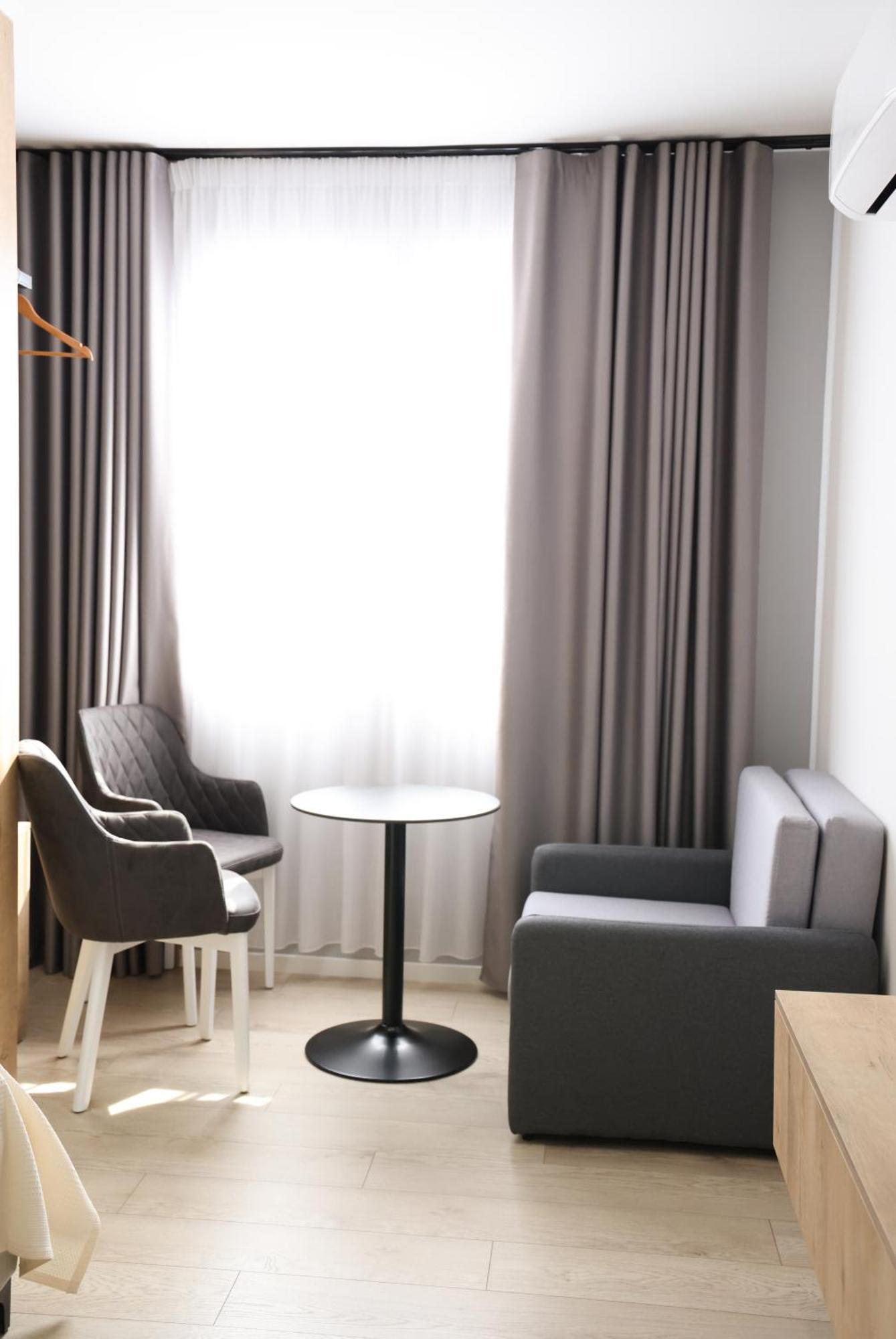 Sol Hotel Shkodër エクステリア 写真