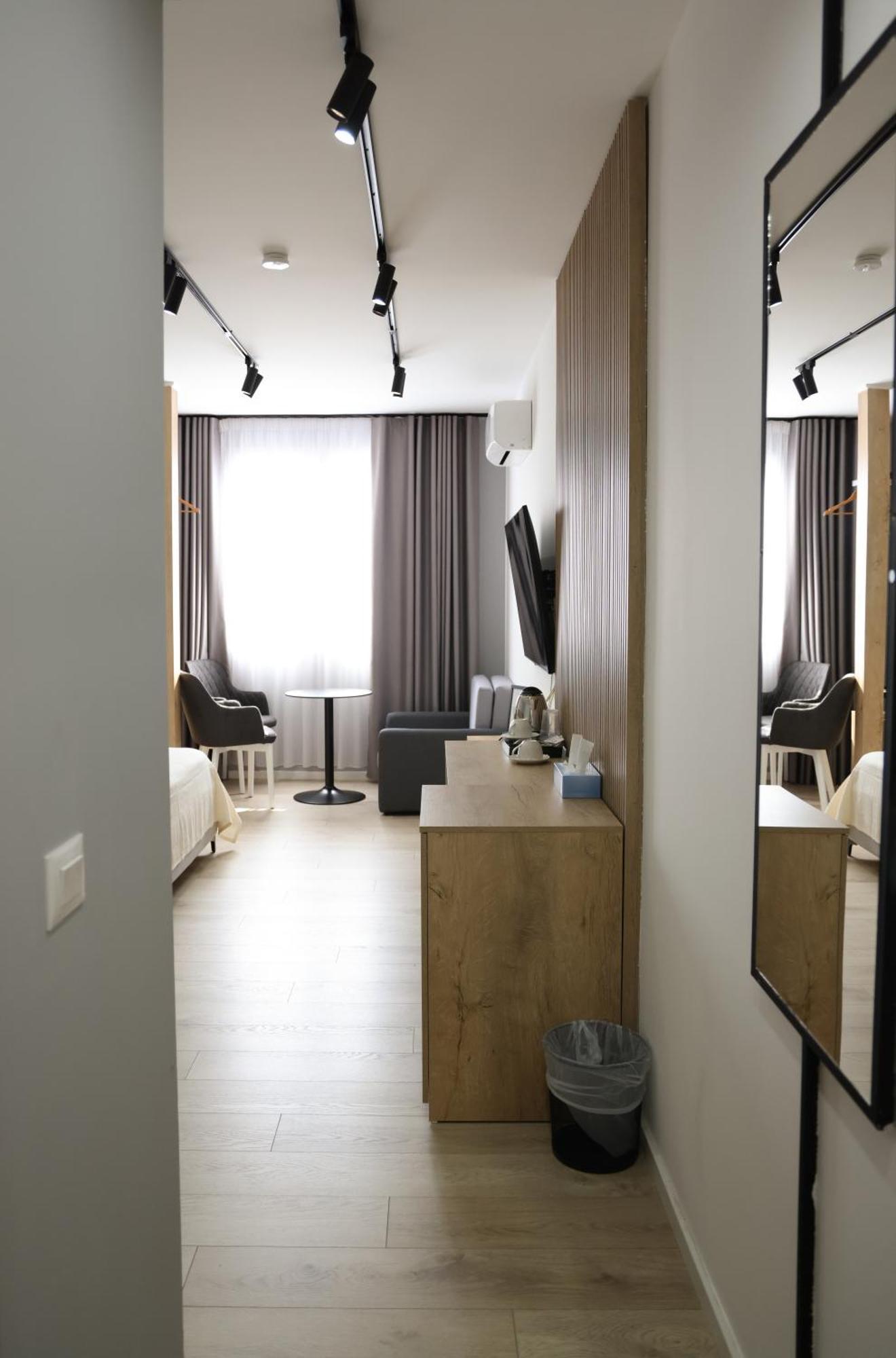Sol Hotel Shkodër エクステリア 写真