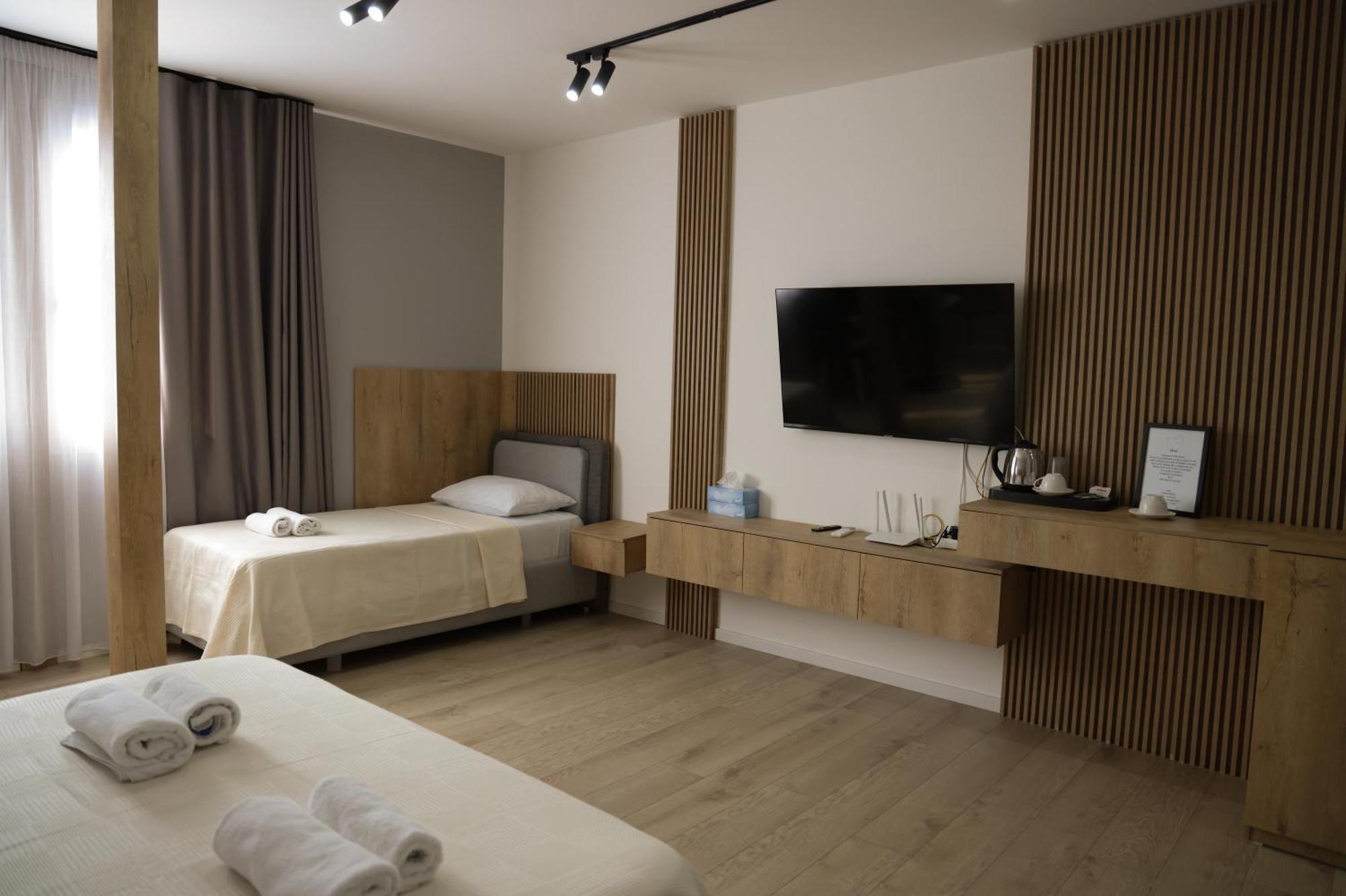 Sol Hotel Shkodër エクステリア 写真