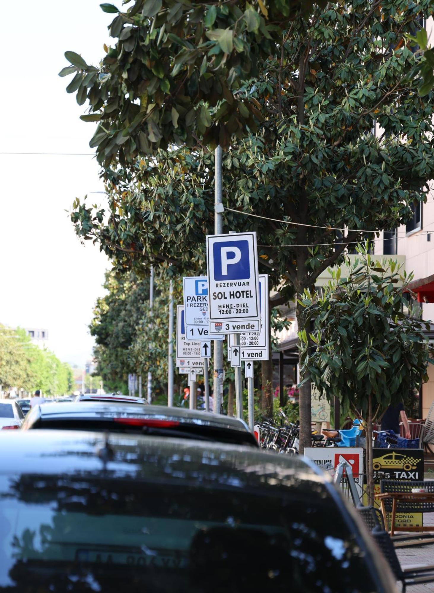 Sol Hotel Shkodër エクステリア 写真
